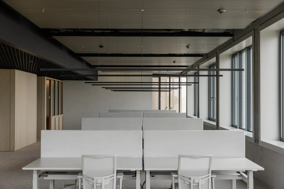 For business: In The Yard, Drongen, rows of grey Boring desks and chairs